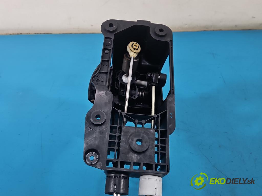 Renault Megane III 2008-2016 1.5 dci 86 HP manual 63 kW 1461 cm3 5- Páka: Změny: stupeň,rýchlosť 8200779125 (Rýchlostná páka (kulisa))