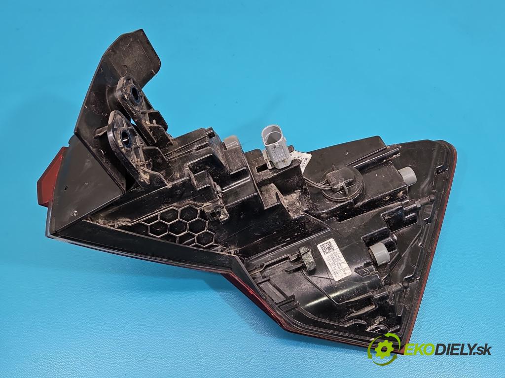 Skoda Scala 2019- 1.5 TSI 150 HP manual 110 kW 1498 cm3 5- svetlo / reflektor zadné ľavé 657945207B (Kľučka dverí ostatné)