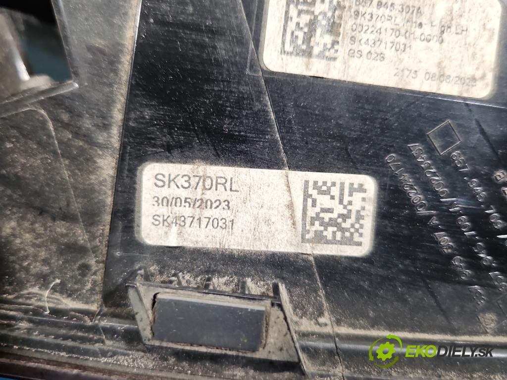 Skoda Scala 2019- 1.5 TSI 150 HP manual 110 kW 1498 cm3 5- svetlo / reflektor zadné ľavé 657945307A (Kľučka dverí ostatné)