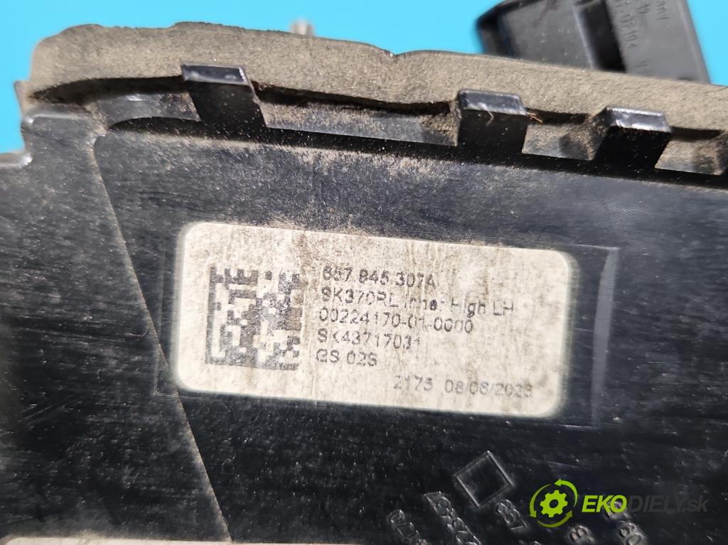 Skoda Scala 2019- 1.5 TSI 150 HP manual 110 kW 1498 cm3 5- svetlo / reflektor zadné ľavé 657945307A (Kľučka dverí ostatné)