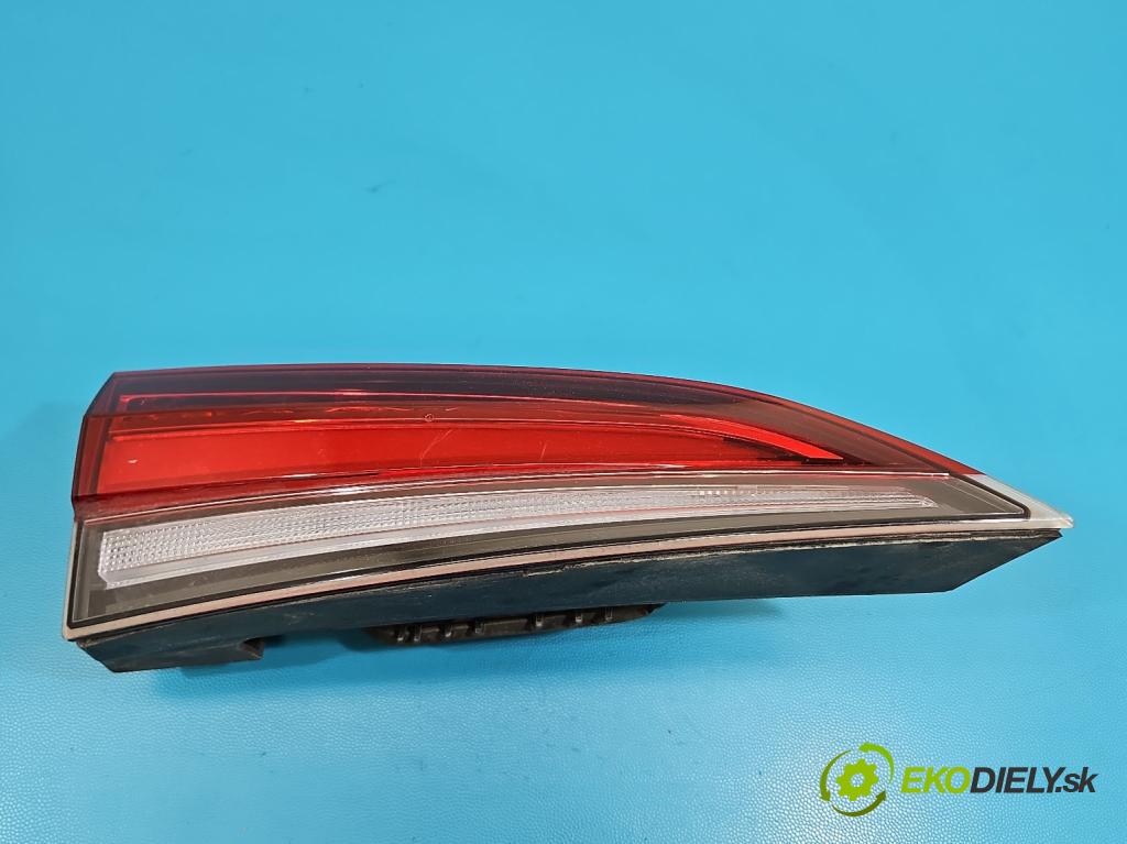 Skoda Scala 2019- 1.5 TSI 150 HP manual 110 kW 1498 cm3 5- svetlo / reflektor zadné ľavé 657945307A (Kľučka dverí ostatné)