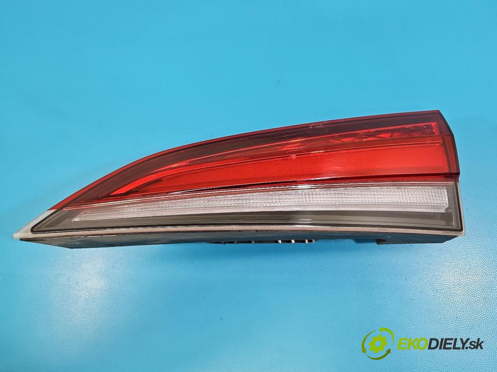 Skoda Scala 2019- 1.5 TSI 150 HP manual 110 kW 1498 cm3 5- svetlo / reflektor zadné pravé 657945308A (Kľučka dverí ostatné)