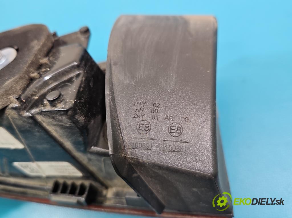 Skoda Scala 2019- 1.5 TSI 150 HP manual 110 kW 1498 cm3 5- svetlo / reflektor zadné pravé 657945308A (Kľučka dverí ostatné)