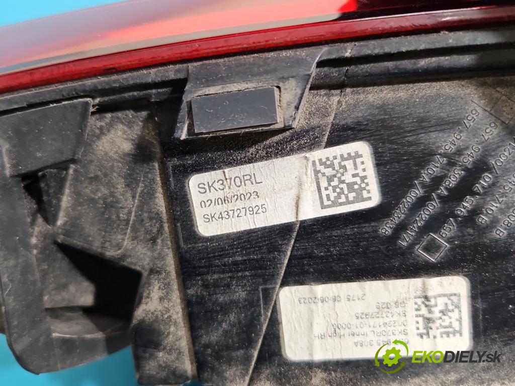 Skoda Scala 2019- 1.5 TSI 150 HP manual 110 kW 1498 cm3 5- svetlo / reflektor zadné pravé 657945308A (Kľučka dverí ostatné)
