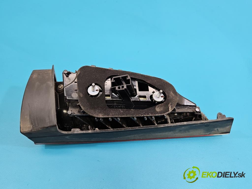 Skoda Scala 2019- 1.5 TSI 150 HP manual 110 kW 1498 cm3 5- svetlo / reflektor zadné pravé 657945308A (Kľučka dverí ostatné)