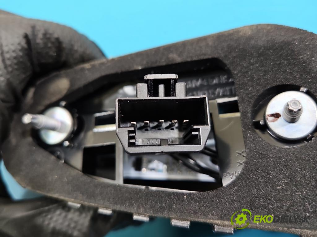 Skoda Scala 2019- 1.5 TSI 150 HP manual 110 kW 1498 cm3 5- svetlo / reflektor zadné pravé 657945308A (Kľučka dverí ostatné)