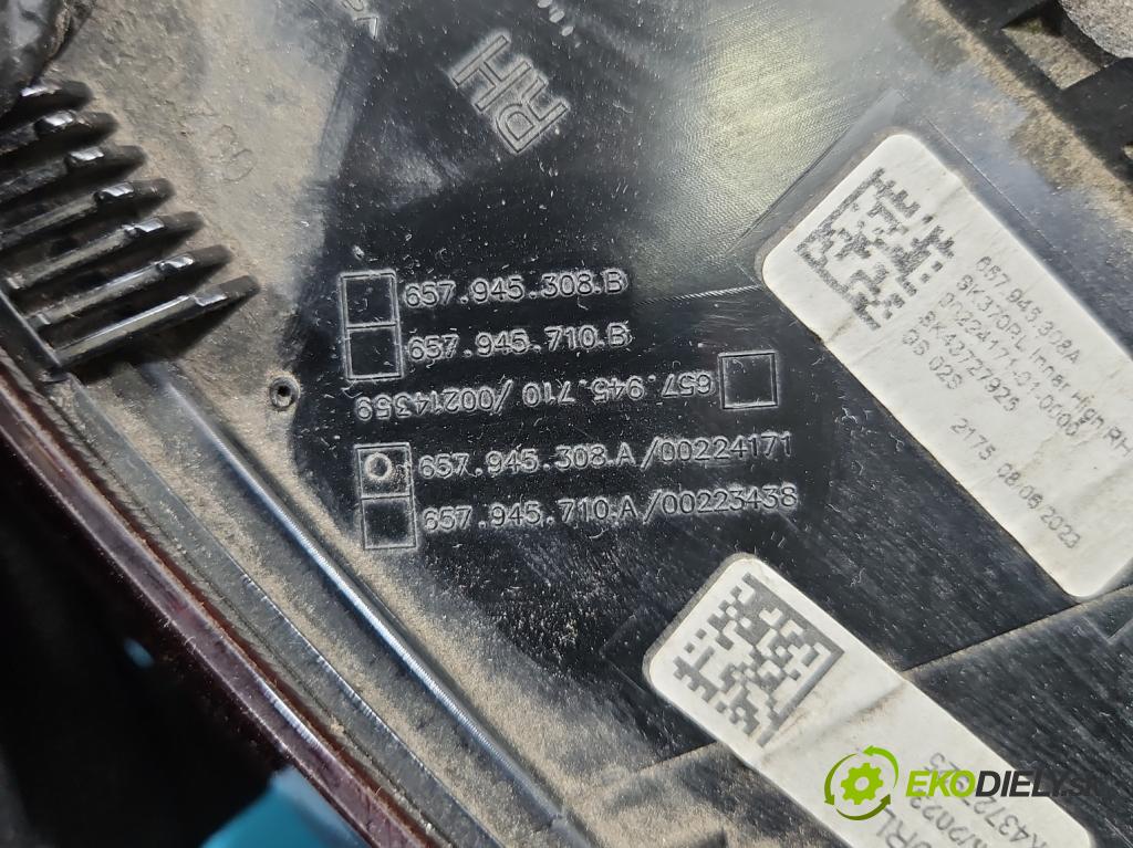 Skoda Scala 2019- 1.5 TSI 150 HP manual 110 kW 1498 cm3 5- svetlo / reflektor zadné pravé 657945308A (Kľučka dverí ostatné)