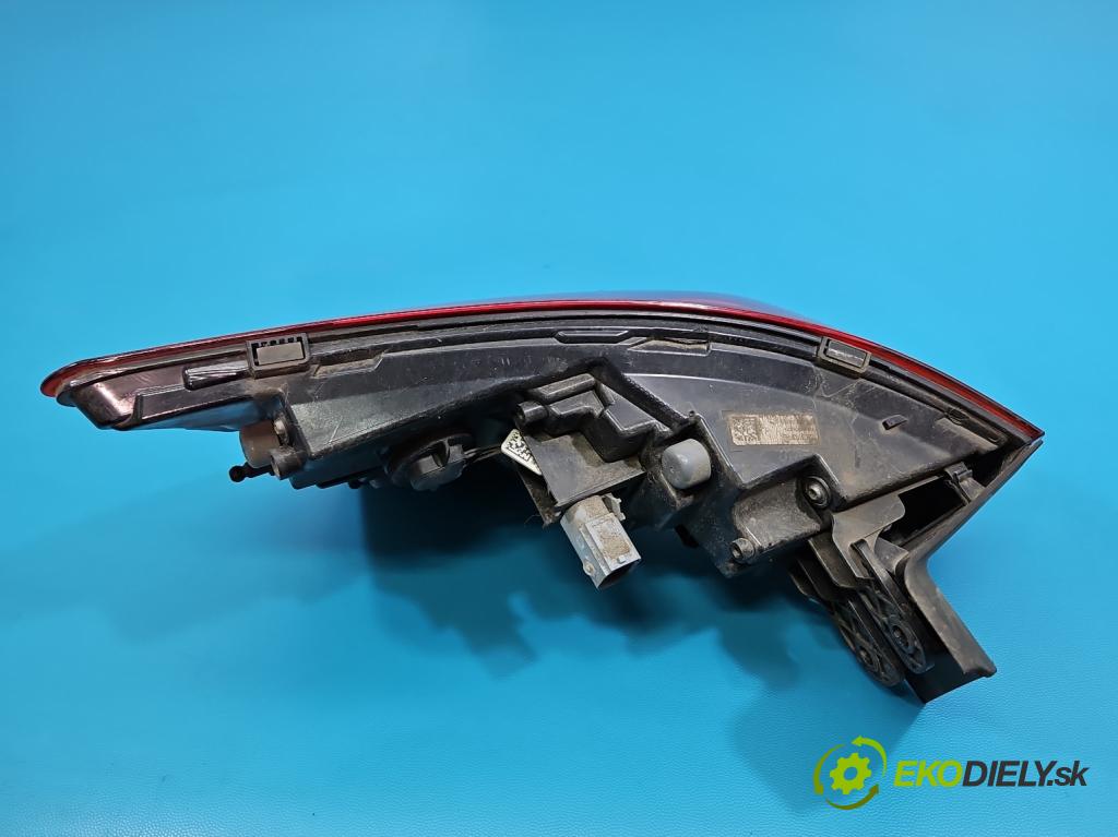 Skoda Scala 2019- 1.5 TSI 150 HP manual 110 kW 1498 cm3 5- svetlo / reflektor zadné pravé 657945208B (Kľučka dverí ostatné)