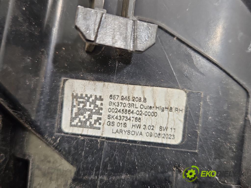 Skoda Scala 2019- 1.5 TSI 150 HP manual 110 kW 1498 cm3 5- svetlo / reflektor zadné pravé 657945208B (Kľučka dverí ostatné)