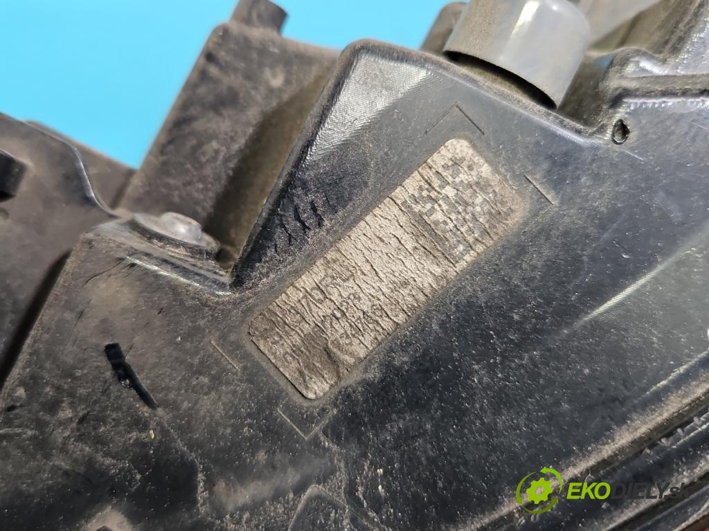 Skoda Scala 2019- 1.5 TSI 150 HP manual 110 kW 1498 cm3 5- svetlo / reflektor zadné pravé 657945208B (Kľučka dverí ostatné)