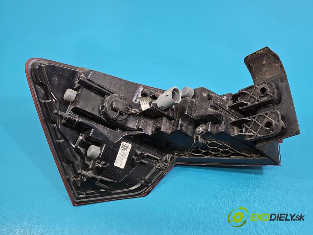 Skoda Scala 2019- 1.5 TSI 150 HP manual 110 kW 1498 cm3 5- svetlo / reflektor zadné pravé 657945208B (Kľučka dverí ostatné)