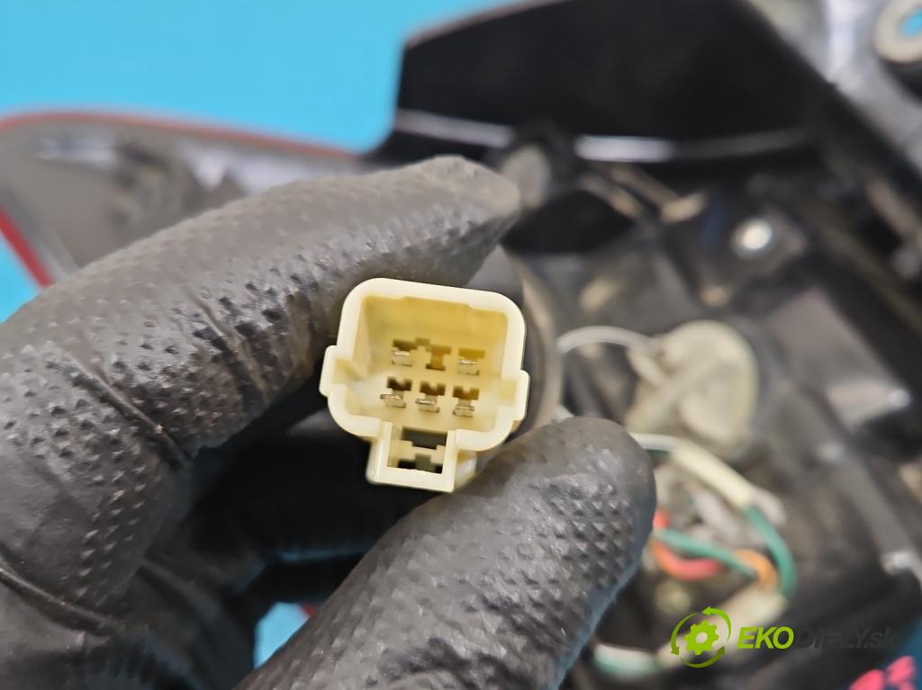 Suzuki SX4 S-Cross 2013-2021 1.4 T 129 hp manual 95 kW 1373 cm3 5- světlo zadní pravé 220-18733 (Klika dveří ostatní)