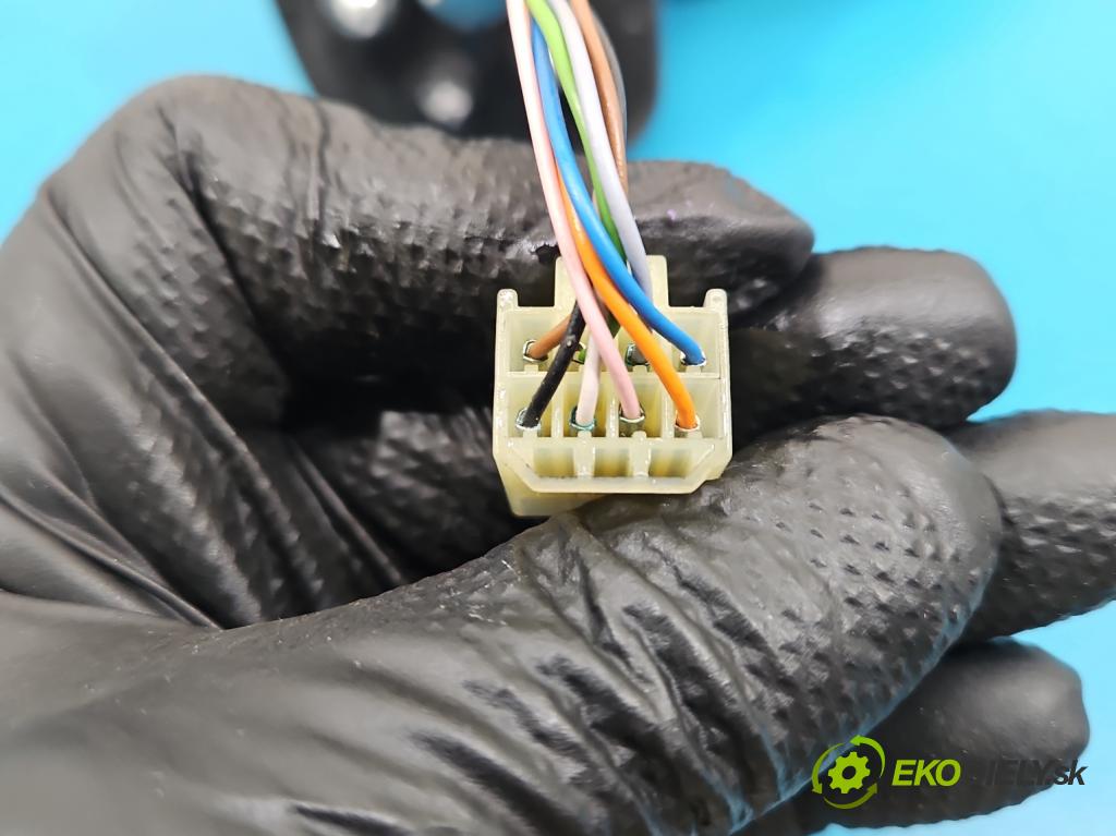 Suzuki SX4 S-Cross 2013-2021 1.4 T 129 HP manual 95 kW 1373 cm3 5- zrkadlo ľavé  (Kľučka dverí ostatné)