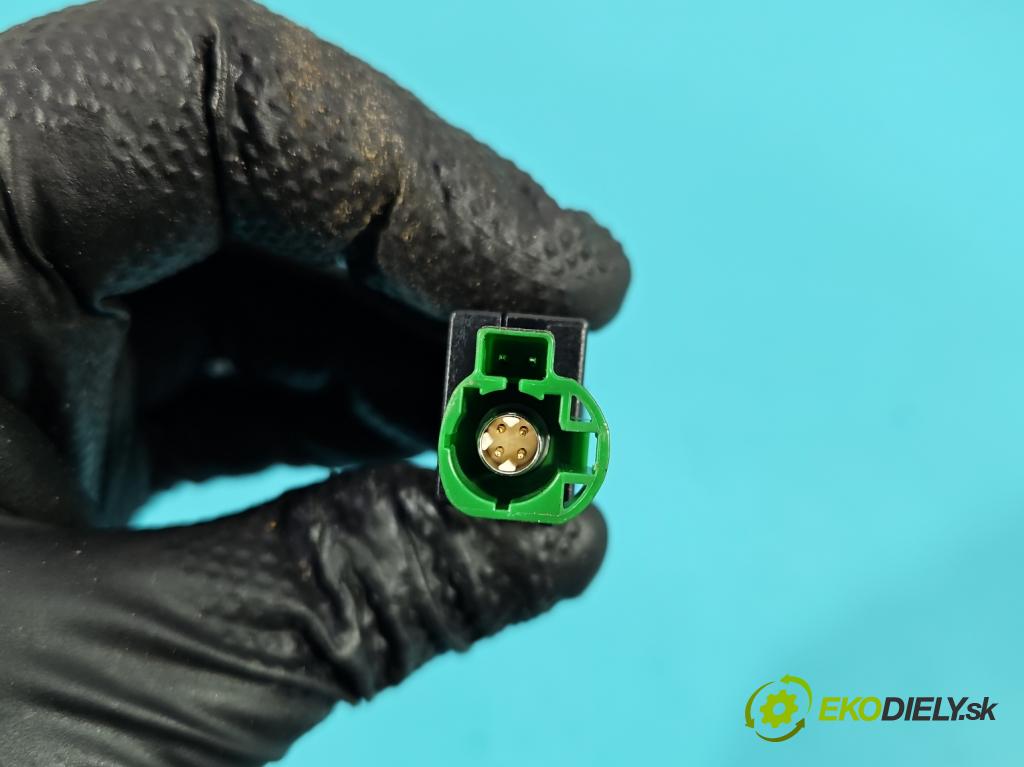 Skoda Octavia III 2013- 2.0 TSI 190 hp automatic 140 kW 1984 cm3 5- zásuvka USB 5Q0035726E