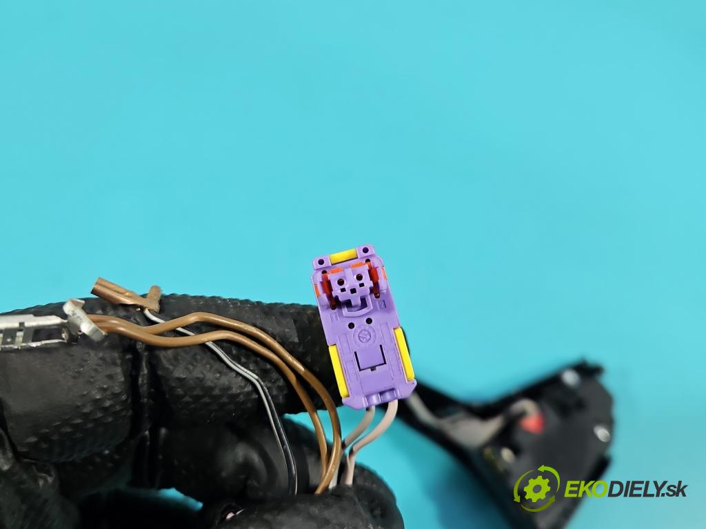 Skoda Octavia III 2013- 2.0 TSI 190 HP automatic 140 kW 1984 cm3 5- prepínač multifunkční: řízení: 3V0919719H (Prepínacie páčky pod volantom)