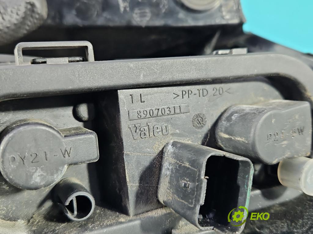 Nissan Qashqai I J10 2006-2013 1.6 16V 114 HP manual 84 kW 1598 cm3 5- svetlo / reflektor zadné ľavé 89071081 (Kľučka dverí ostatné)