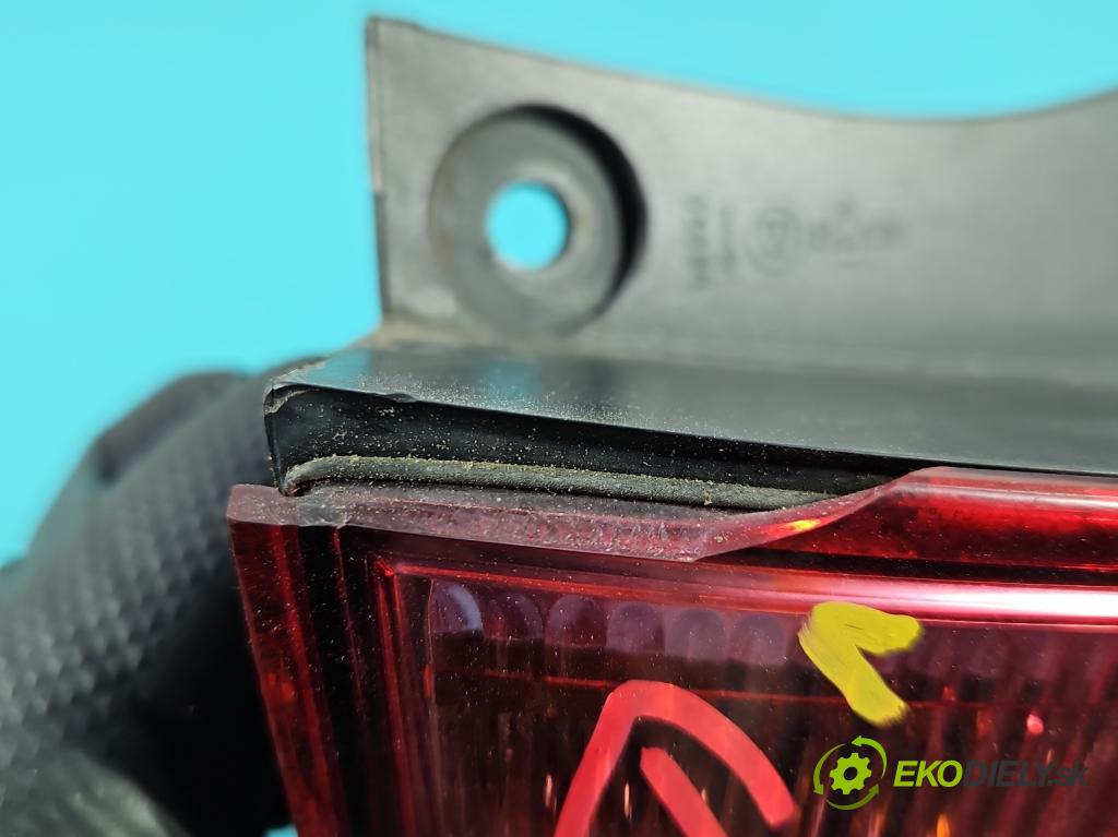 Nissan Qashqai I J10 2006-2013 1.6 16V 114 hp manual 84 kW 1598 cm3 5- světlo zadní pravé  (Klika dveří ostatní)