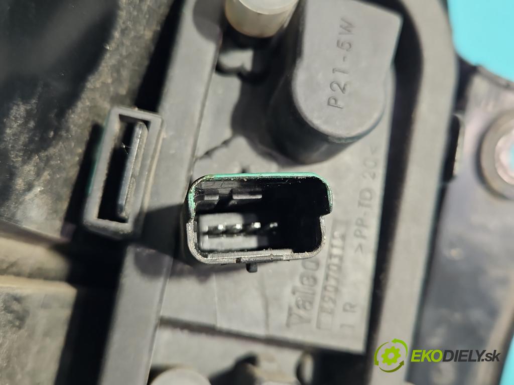 Nissan Qashqai I J10 2006-2013 1.6 16V 114 hp manual 84 kW 1598 cm3 5- světlo zadní pravé  (Klika dveří ostatní)