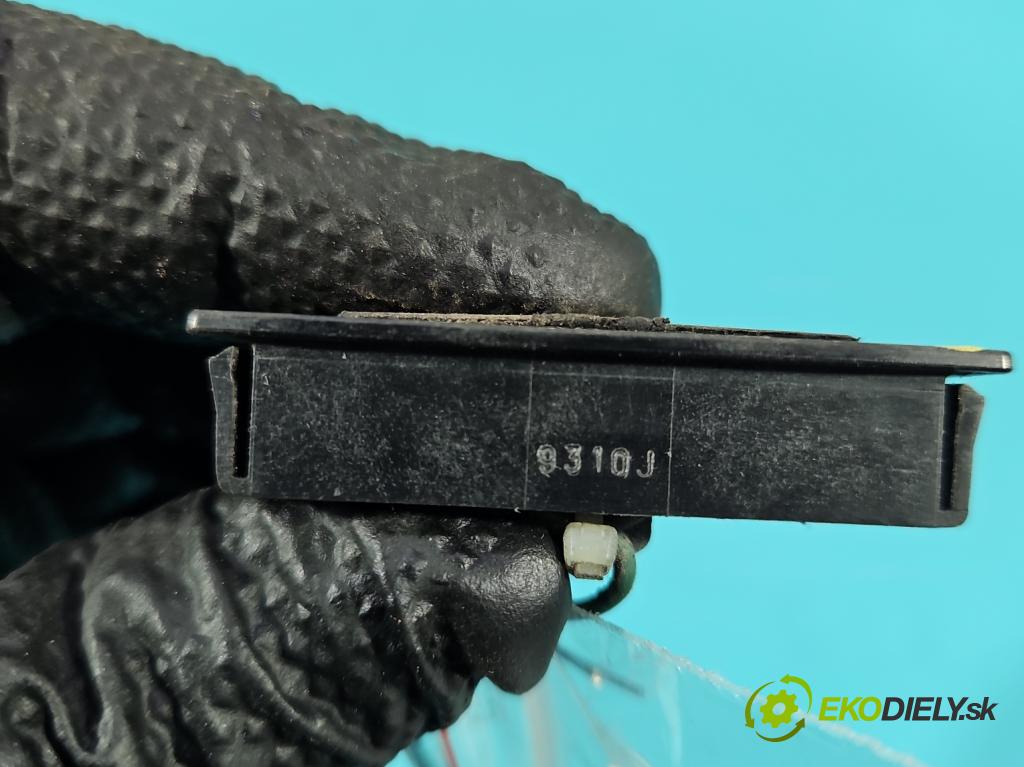 Nissan Qashqai I J10 2006-2013 1.6 16V 114 HP manual 84 kW 1598 cm3 5- rukoväť kufrové dvere zadné