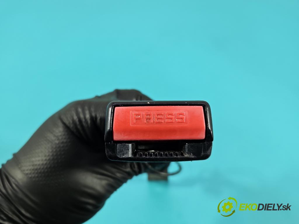 Nissan Qashqai I J10 2006-2013 1.6 16V 114 hp manual 84 kW 1598 cm3 5- stěna bezpečnost přední pravý 86884JD00A