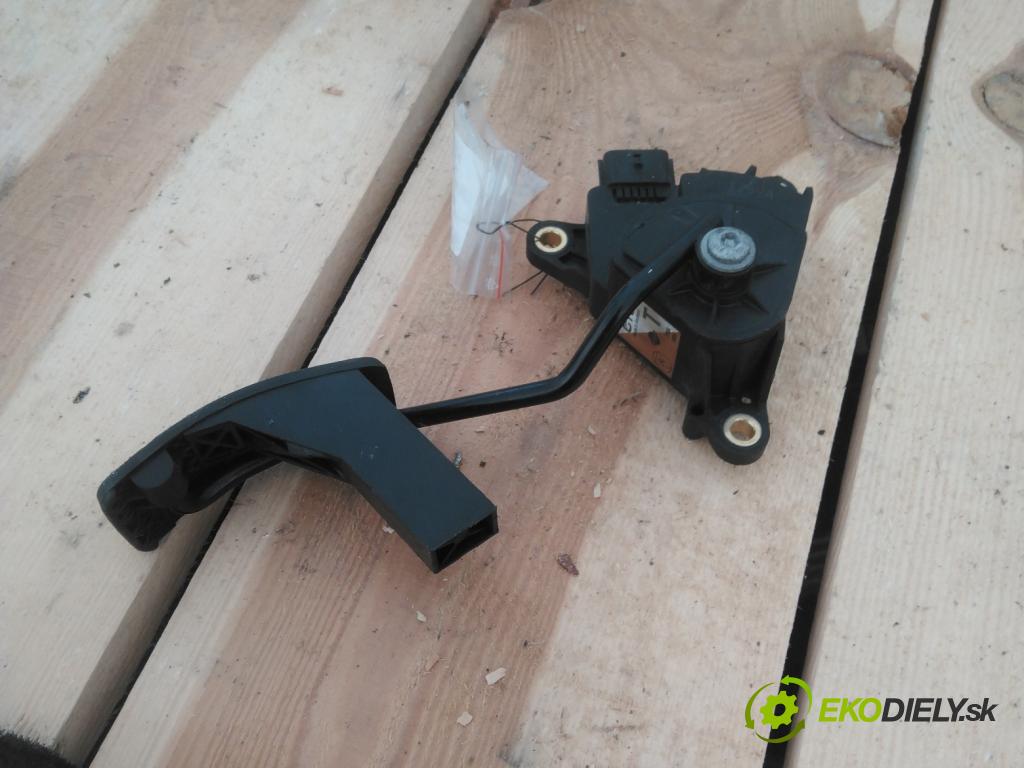 Nissan Qashqai I J10 2006-2013 1.6 16V 114 hp manual 84 kW 1598 cm3 5- pedal plyn: potenciometr: