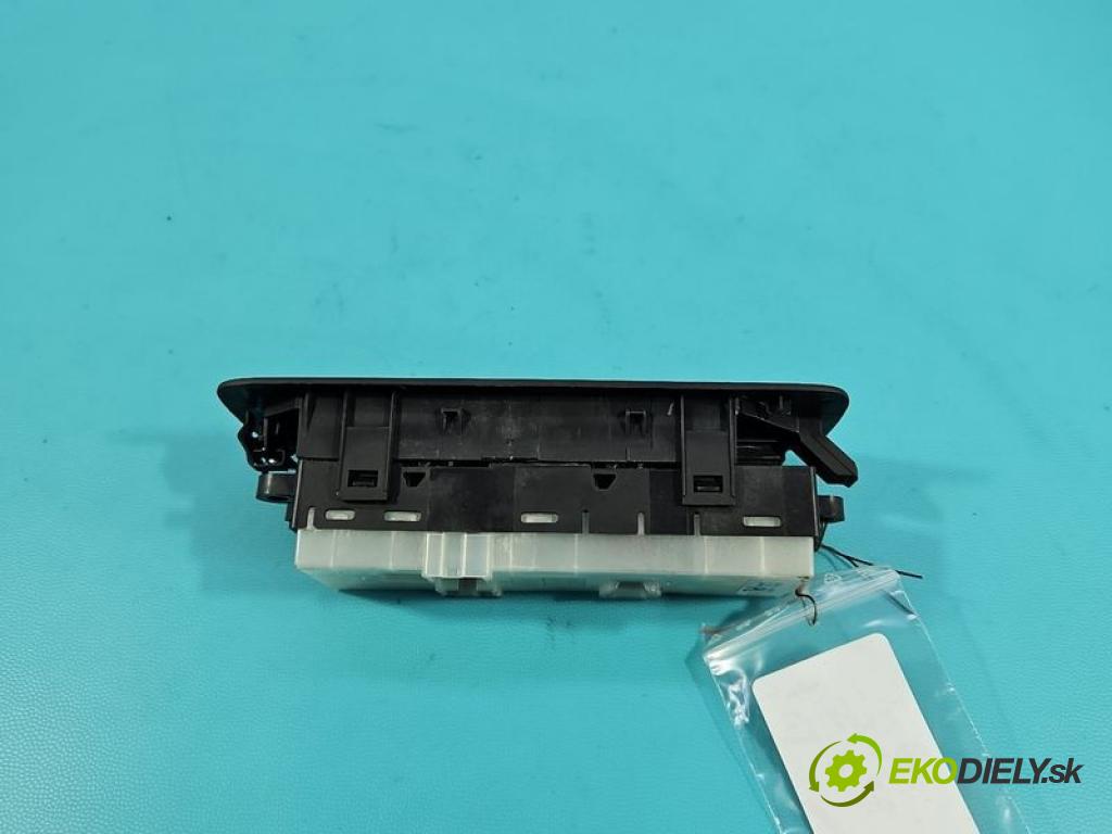 Nissan Qashqai I J10 2006-2013 1.6 16V 114 HP manual 84 kW 1598 cm3 5- prepínač okien spätných zrkadiel 25401JD00B