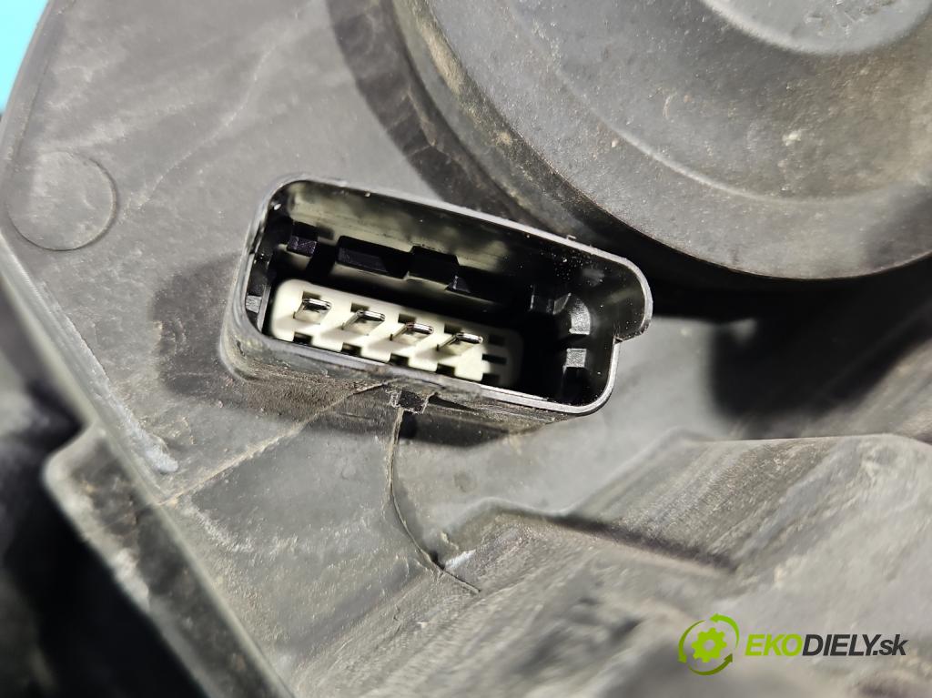 Nissan Qashqai I J10 2006-2013 1.6 16V 114 HP manual 84 kW 1598 cm3 5- Reflektor: pravý 26010JD90B (Svetlo predné pravé)