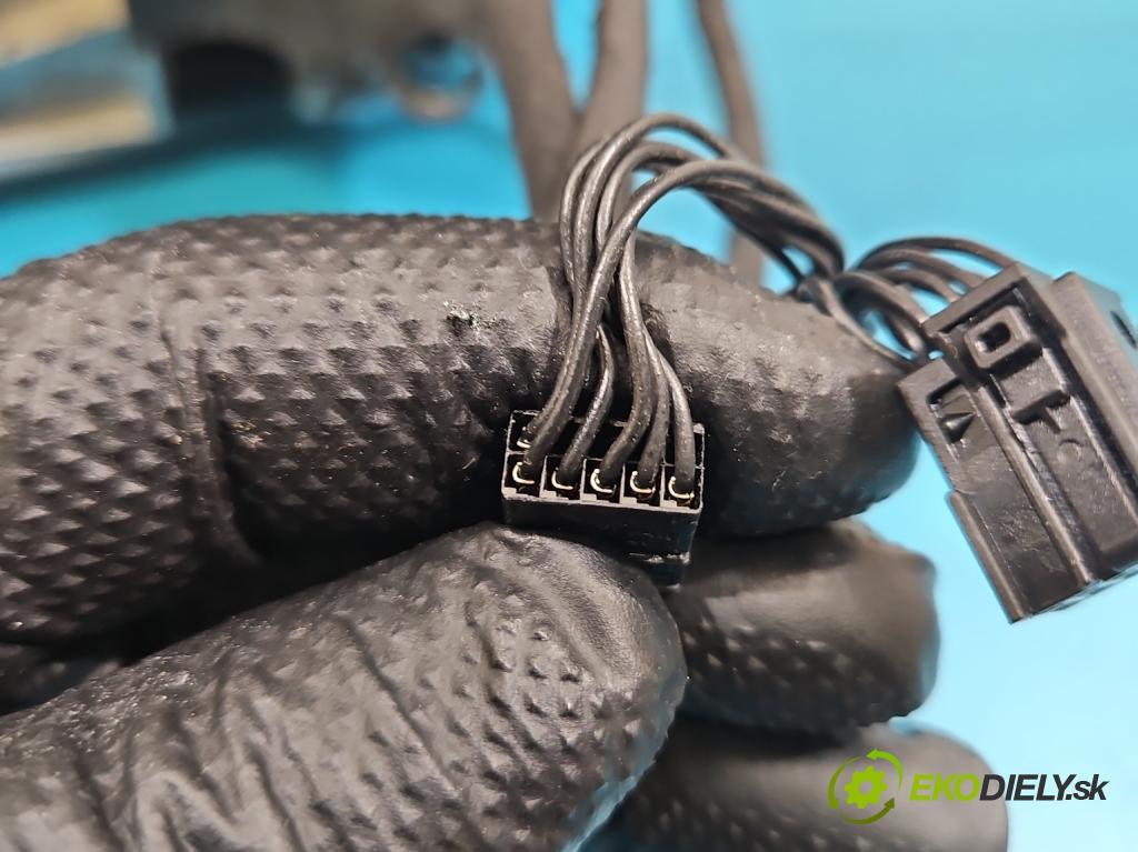 Mercedes B W246  2011-2018 2.1 cdi 136 HP automatic 100 kW 2143 cm3 5- zrkadlo pravé  (Kľučka dverí ostatné)