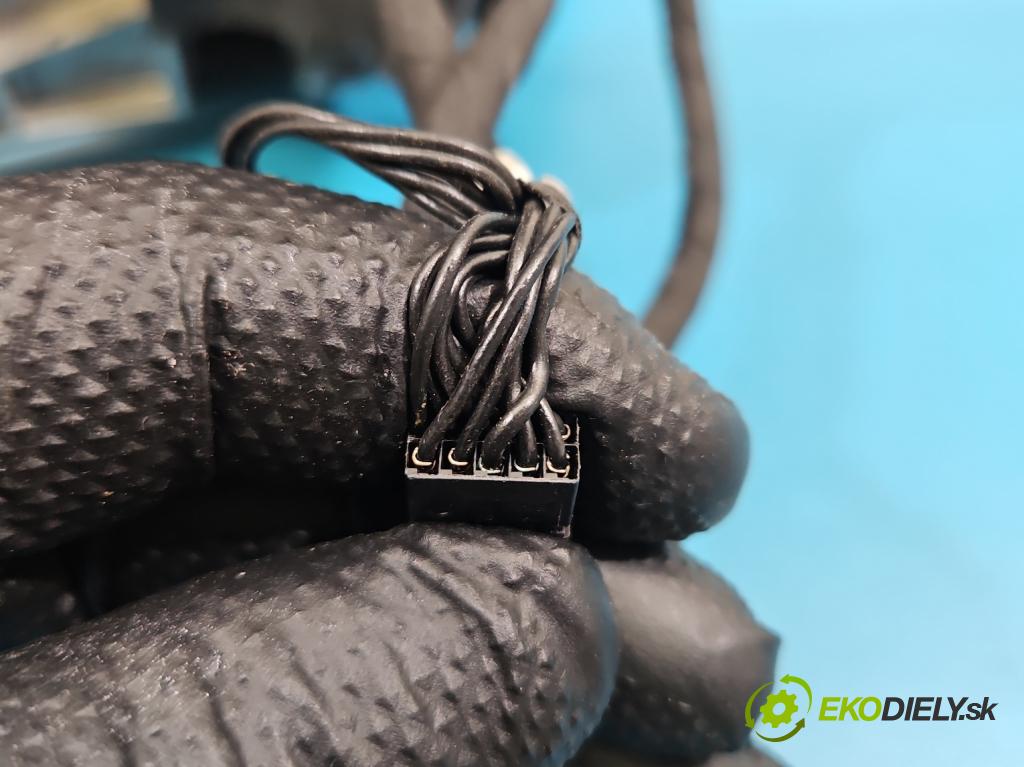 Mercedes B W246  2011-2018 2.1 cdi 136 HP automatic 100 kW 2143 cm3 5- zrkadlo pravé  (Kľučka dverí ostatné)