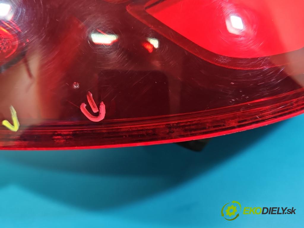 Mercedes B W246  2011-2018 2.1 cdi 136hp automatic 100 kW 2143 cm3 5- světlo zadní levé  (Klika dveří ostatní)