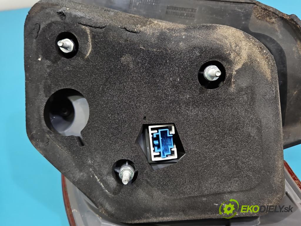 Mercedes B W246  2011-2018 2.1 cdi 136hp automatic 100 kW 2143 cm3 5- světlo zadní levé  (Klika dveří ostatní)