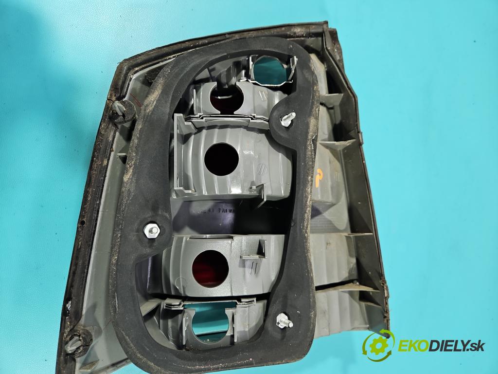 Opel Vectra C 2002-2008 1.8 16V 120 HP manual 88 kW 1796 cm3 4- svetlo / reflektor zadné pravé  (Kľučka dverí ostatné)