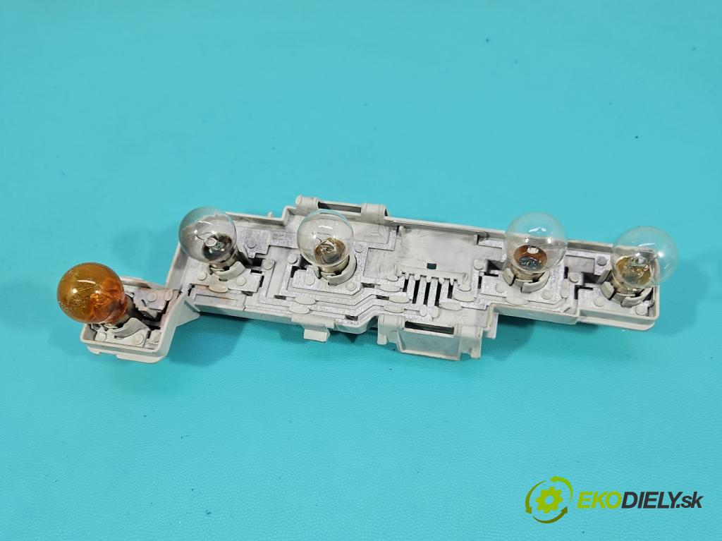 Opel Vectra C 2002-2008 1.8 16V 120 HP manual 88 kW 1796 cm3 4- svetlo / reflektor zadné pravé  (Kľučka dverí ostatné)