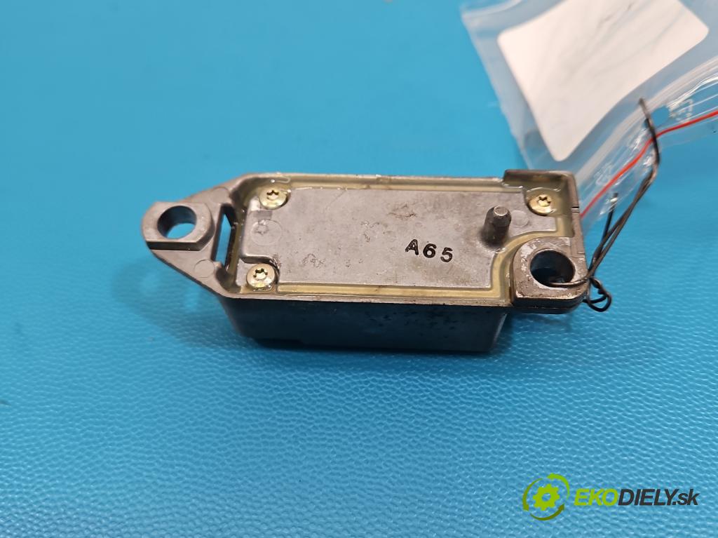 Vw Passat B5 1995-2005 1.8 20V 125 HP manual 92 kW 1781 cm3 4- snímač šokovat: 3B0959643 (Snímač nárazu)