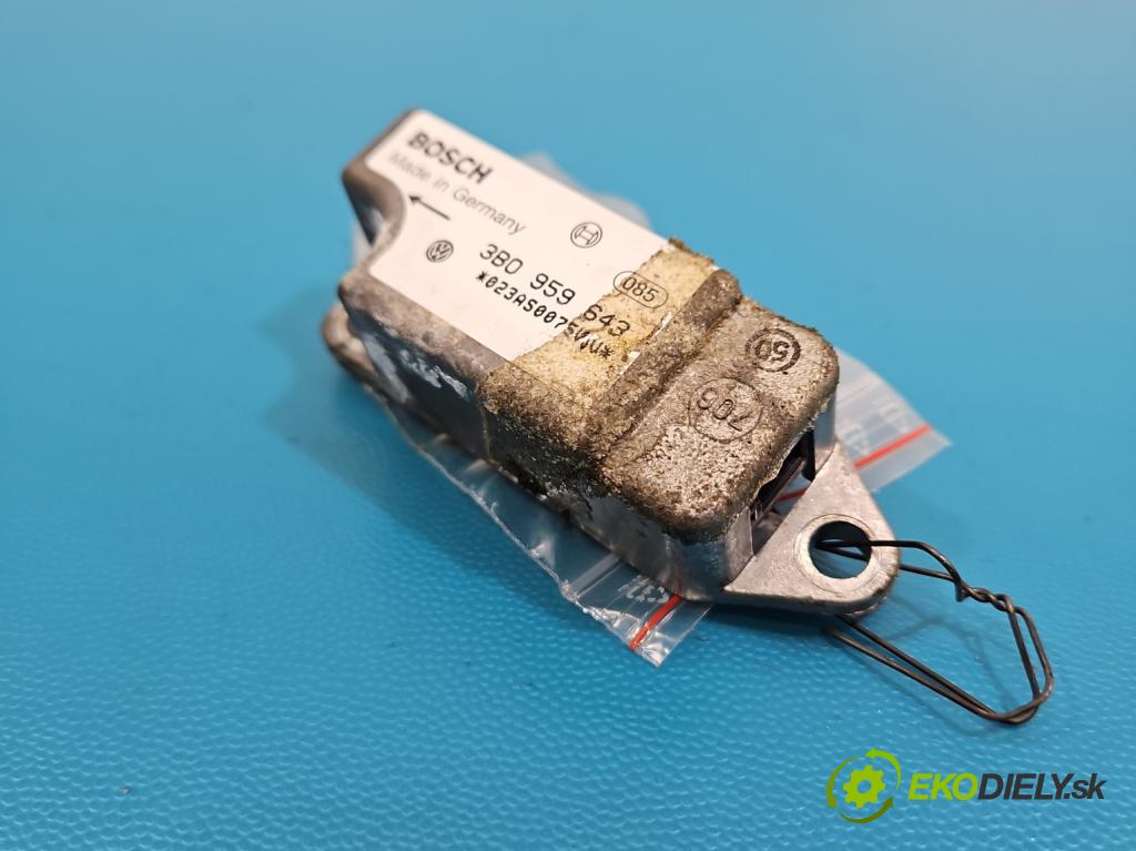 Vw Passat B5 1995-2005 1.8 20V 125 hp manual 92 kW 1781 cm3 4- snímač šokovat: 3B0959643 (Snímač nárazu)