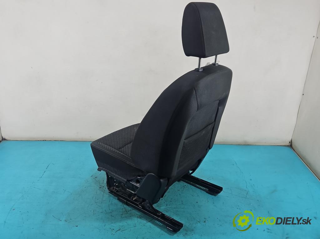 Nissan Qashqai I J10 2006-2013 1.6 16V 114 hp manual 84 kW 1598 cm3 5- Sedadlo pravý  (Sedadlo)