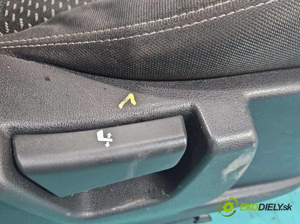 Nissan Qashqai I J10 2006-2013 1.6 16V 114 hp manual 84 kW 1598 cm3 5- Sedadlo pravý  (Sedadlo)