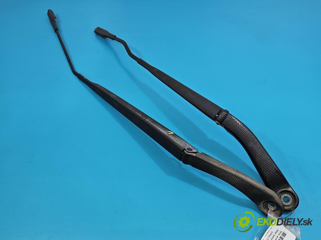 Nissan Qashqai I J10 2006-2013 1.6 16V 114 hp manual 84 kW 1598 cm3 5- rameno stěrače přední komplet 80017587