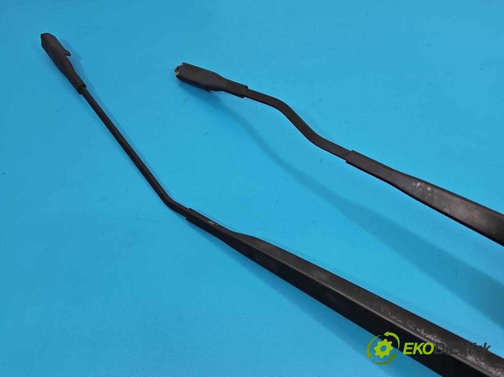 Nissan Qashqai I J10 2006-2013 1.6 16V 114 hp manual 84 kW 1598 cm3 5- rameno stěrače přední komplet 80017587