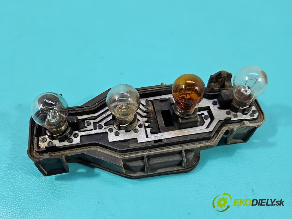 Peugeot Partner I 1996-2008 1.6 hdi 75 hp manual 55.2 kW 1560 cm3 5- světlo zadní levé  (Klika dveří ostatní)