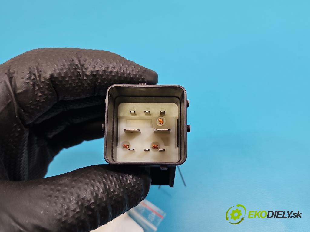 Fiat Scudo II 2006-2016 2.0 jtd 120 HP manual 88 kW 1997 cm3 5- Relé: svíčky: zařicích: 51252002 (Relé)