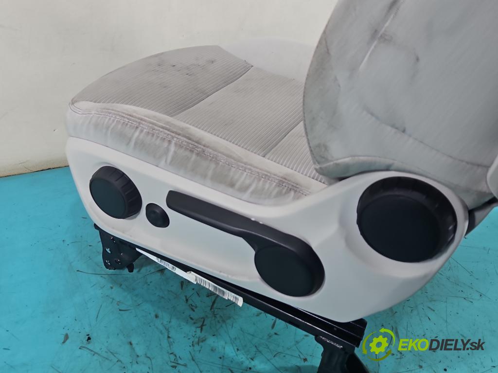 Mercedes B W246  2011-2018 2.1 cdi 136hp automatic 100 kW 2143 cm3 5- Sedadlo levý  (Sedadlo)