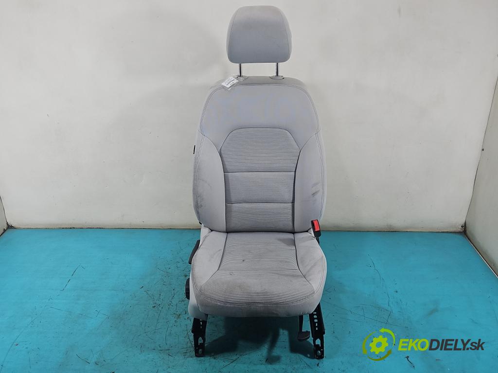 Mercedes B W246  2011-2018 2.1 cdi 136hp automatic 100 kW 2143 cm3 5- Sedadlo pravý  (Sedadlo)