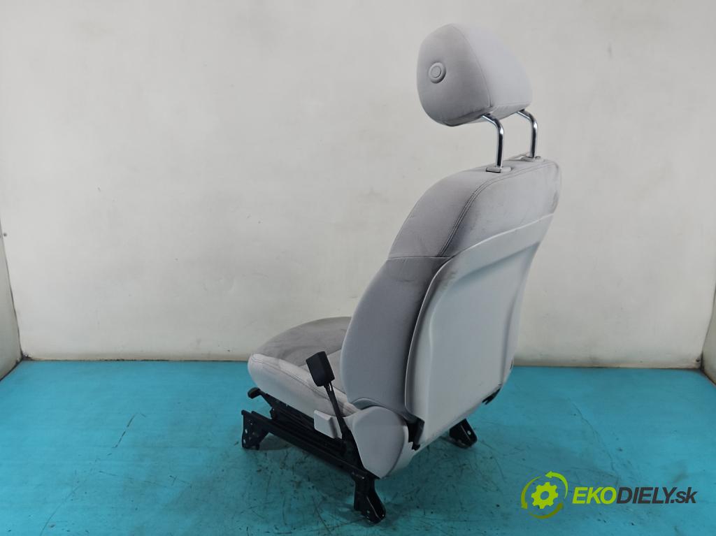 Mercedes B W246  2011-2018 2.1 cdi 136hp automatic 100 kW 2143 cm3 5- Sedadlo pravý  (Sedadlo)