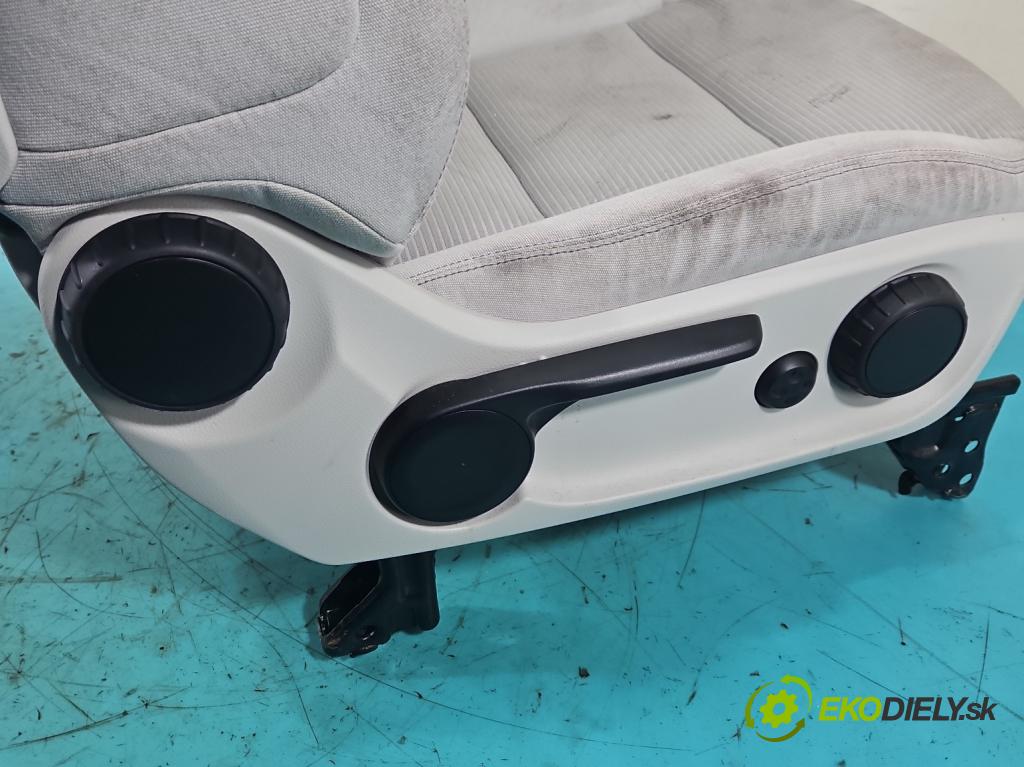 Mercedes B W246  2011-2018 2.1 cdi 136hp automatic 100 kW 2143 cm3 5- Sedadlo pravý  (Sedadlo)