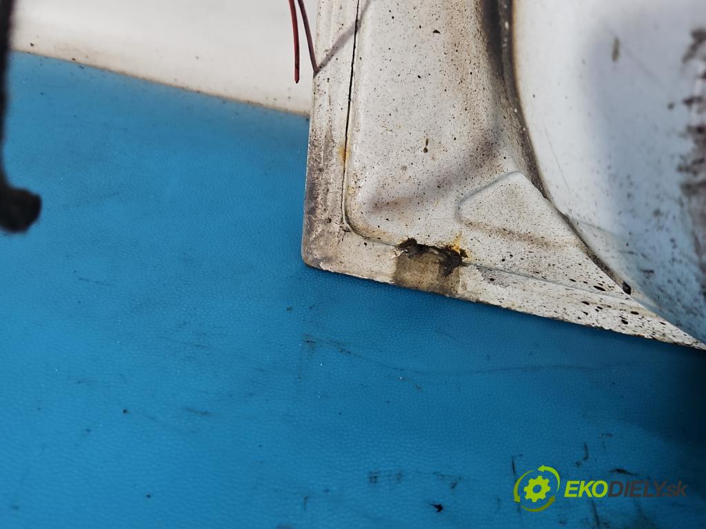 Peugeot Partner I 1996-2008 1.6 hdi 75 HP manual 55.2 kW 1560 cm3 5- dvere predné pravé  (Kľučka dverí ostatné)