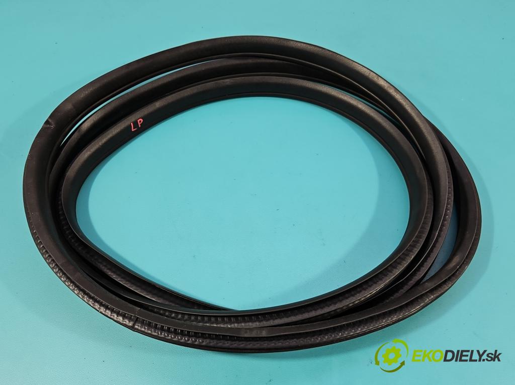 Suzuki SX4 S-Cross 2013-2021 1.4 T 129 HP manual 95 kW 1373 cm3 5- Těsnění: dvere predné ľavé 