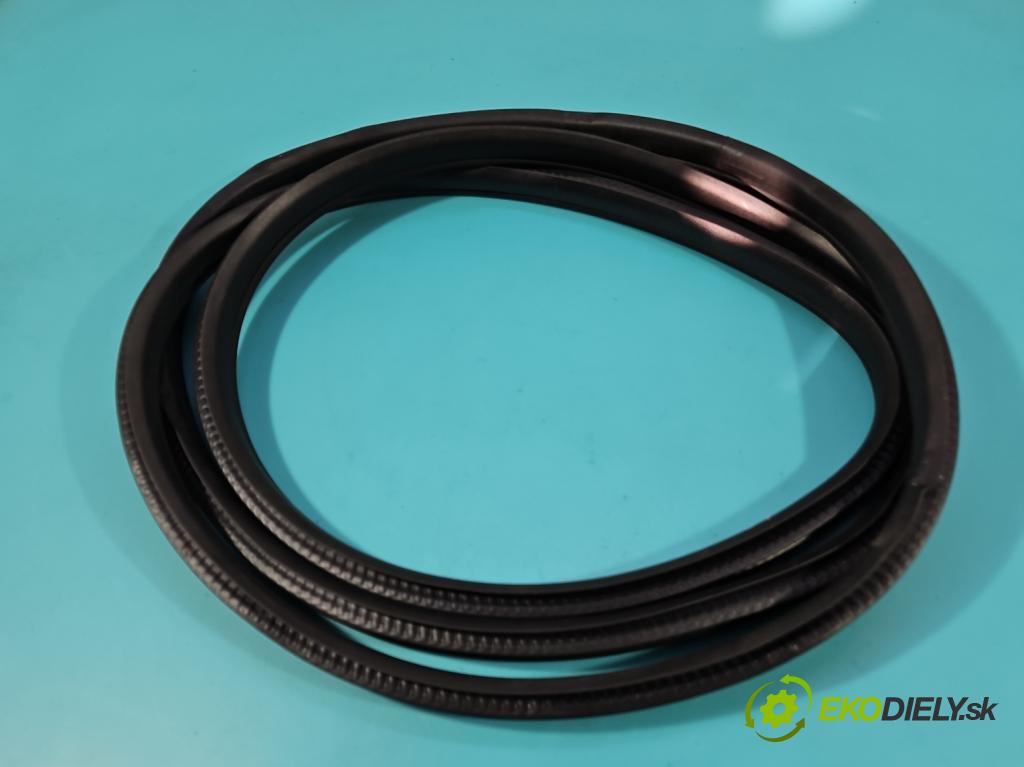 Suzuki SX4 S-Cross 2013-2021 1.4 T 129 HP manual 95 kW 1373 cm3 5- Těsnění: dvere predné ľavé