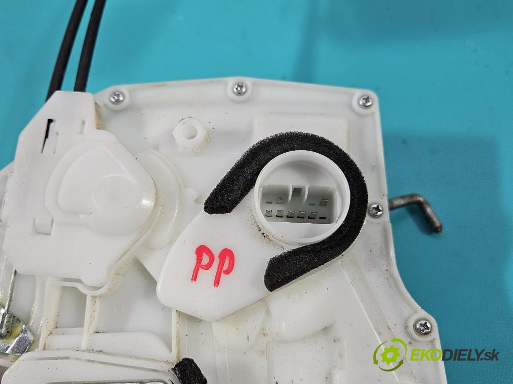 Suzuki SX4 S-Cross 2013-2021 1.4 T 129 HP manual 95 kW 1373 cm3 5- zámok predné pravý