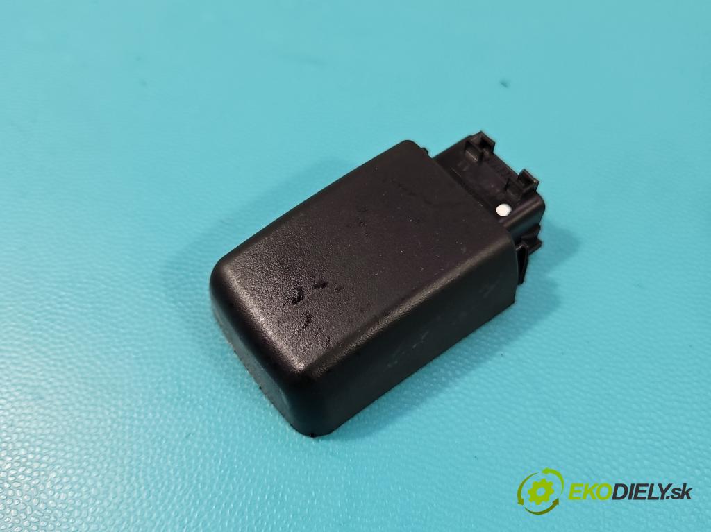 Suzuki SX4 S-Cross 2013-2021 1.4 T 129 HP manual 95 kW 1373 cm3 5- snímač déšť:  (Snímač dažďa)